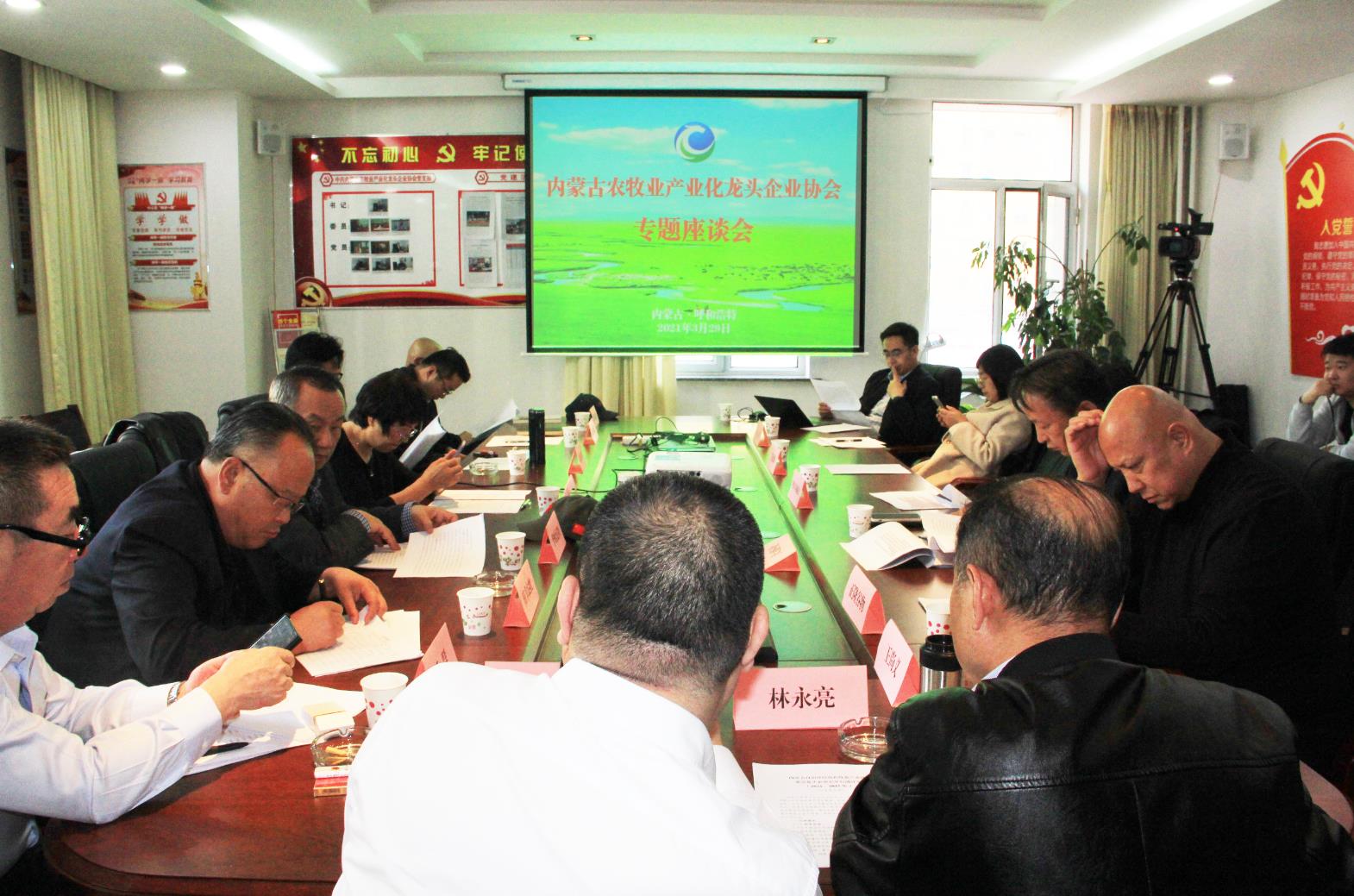 建言獻(xiàn)策，充分發(fā)揮協(xié)會(huì)的組織協(xié)調(diào)能力