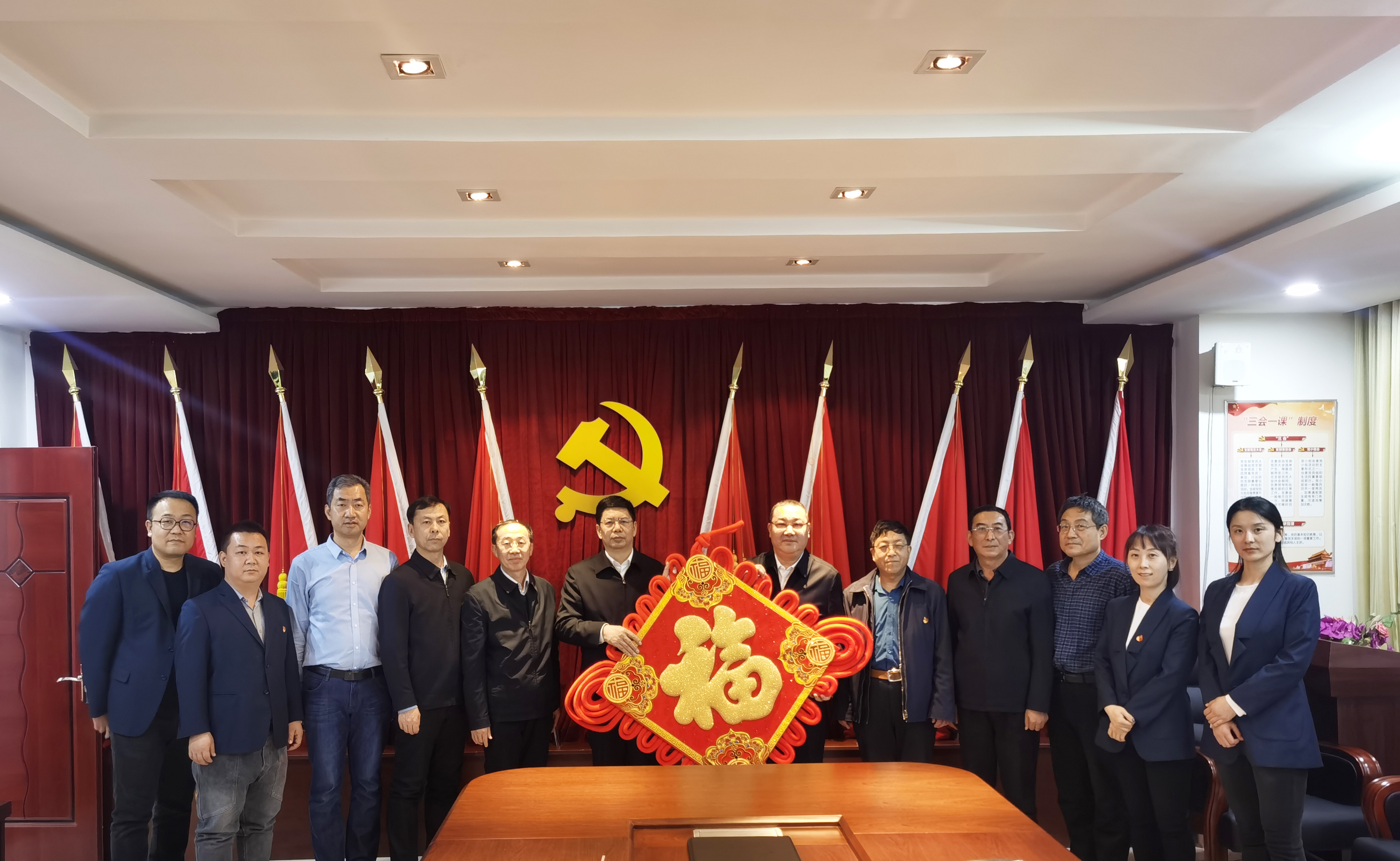 自治區(qū)政協(xié)副主席、工商聯(lián)主席安潤生等領(lǐng)導(dǎo)蒞臨協(xié)會慰問指導(dǎo)