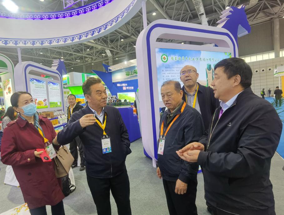 內(nèi)蒙古1400多種有機(jī)、綠色農(nóng)畜產(chǎn)品亮相中國(guó)綠色食品博覽會(huì)和中國(guó)國(guó)際有機(jī)食品博覽會(huì)